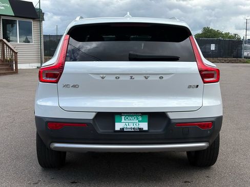 Used 2023 Volvo XC40 B5 Plus AWD/4WD image 7