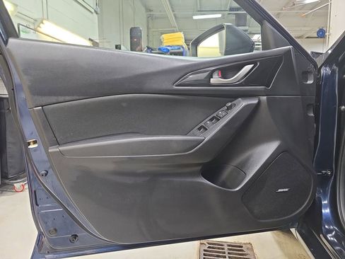 Used 2015 MAZDA MAZDA3 i Touring w/ Technology Package image 29