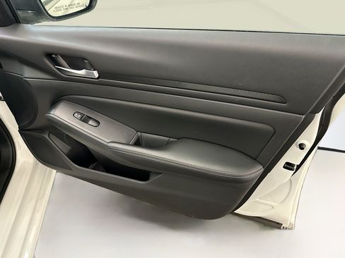 Used 2025 Nissan Altima 2.5 SV FWD image 32