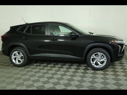 New 2026 Chevrolet Trax LS w/ LS Convenience Package FWD image 14