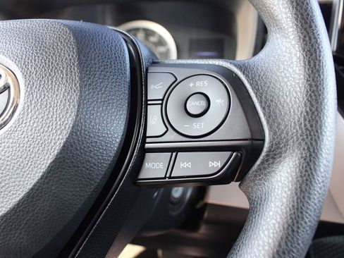 Used 2022 Toyota Corolla LE image 19