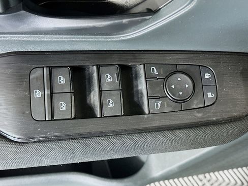 Used 2025 Nissan Kicks S FWD image 15