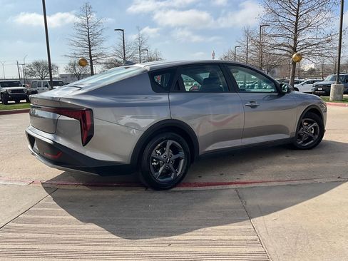 Used 2025 Kia K4 LXS image 6