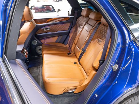 Used 2021 Bentley Bentayga w/ First Edition Specification image 15