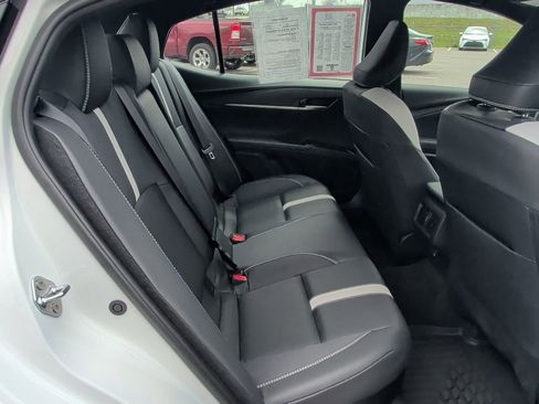 Used 2025 Toyota Camry SE w/ Convenience Package image 27