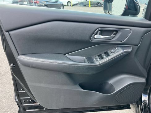 Used 2025 Nissan Rogue SV FWD image 18