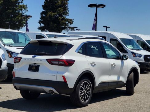 New 2024 Ford Escape SE image 4