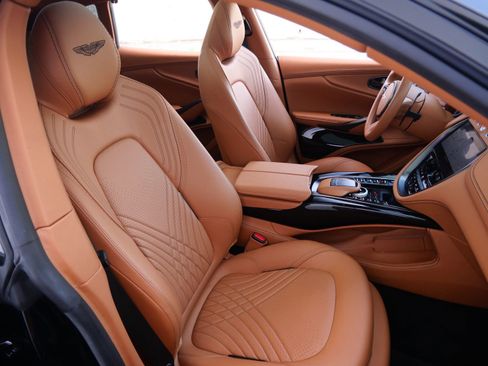 Used 2021 Aston Martin DBX image 12