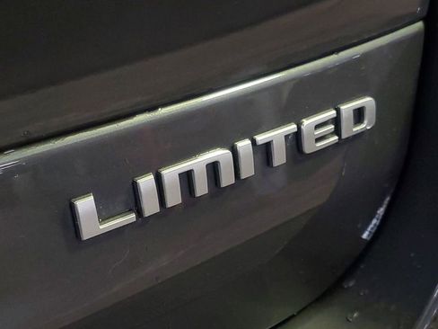 Used 2024 Jeep Grand Cherokee L Limited AWD/4WD image 7