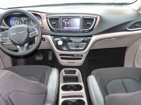 Used 2023 Chrysler Voyager LX FWD image 11