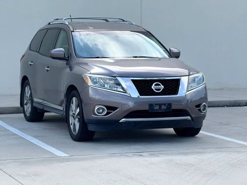 Used 2014 Nissan Pathfinder Platinum FWD image 9