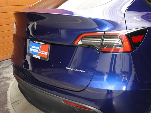 Used 2022 Tesla Model Y Long Range AWD/4WD image 9