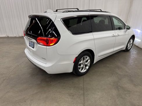 Used 2020 Chrysler Pacifica Limited image 25