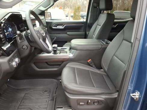 Used 2024 GMC Sierra 1500 SLT w/ SLT Convenience Package image 4