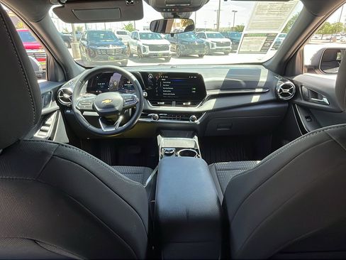 Used 2026 Chevrolet Equinox LT FWD image 25