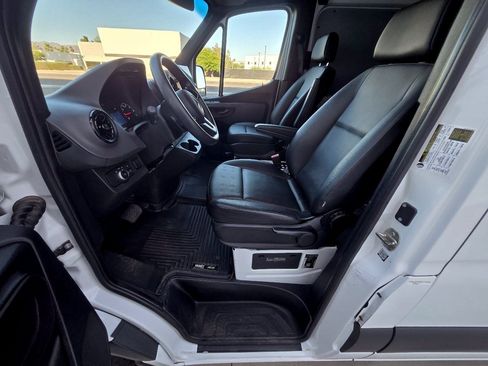 Used 2022 Mercedes-Benz Sprinter 2500 image 4