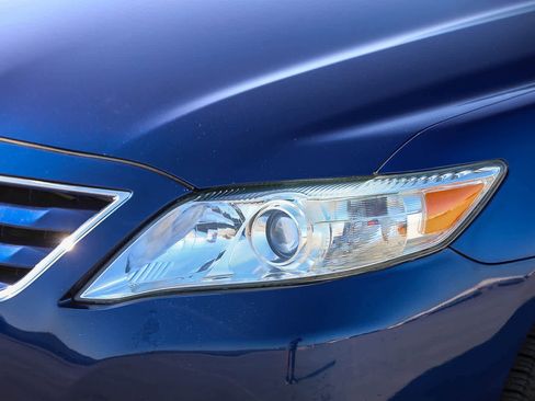 Used 2010 Toyota Camry LE image 8