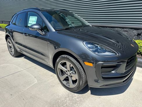 Used 2026 Porsche Macan AWD/4WD image 11