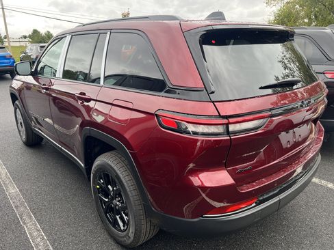 New 2025 Jeep Grand Cherokee Altitude image 7