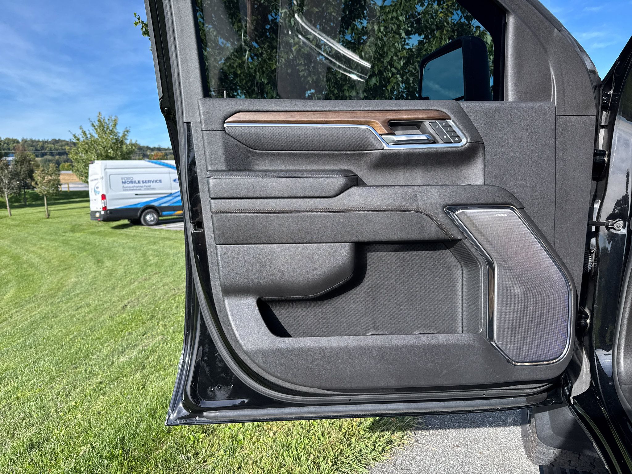 Used 2024 Chevrolet Silverado 2500 High Country w/ High Country Premium Package AWD/4WD image 29