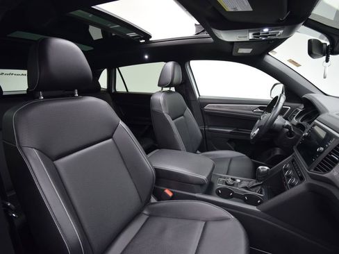 Used 2020 Volkswagen Atlas Cross Sport SE w/ Panoramic Sunroof Package image 20