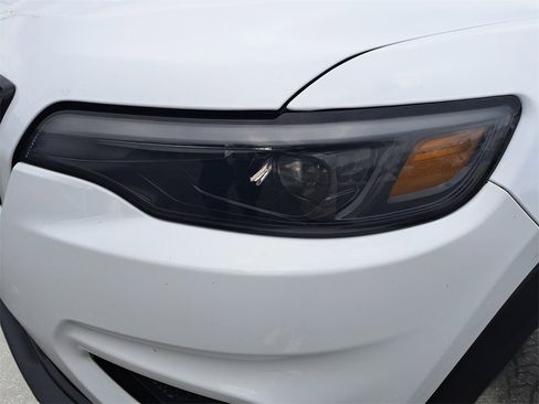 Certified 2022 Jeep Cherokee Latitude w/ Sun & Sound Group image 29