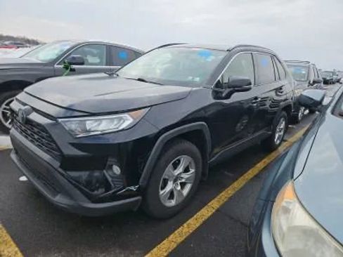 Used 2020 Toyota RAV4 XLE w/ Convenience Package image 2