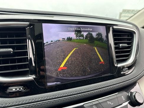 Used 2020 Chrysler Pacifica Limited FWD image 25