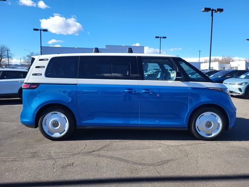 New 2025 Volkswagen ID. Buzz 1st Edition image 7