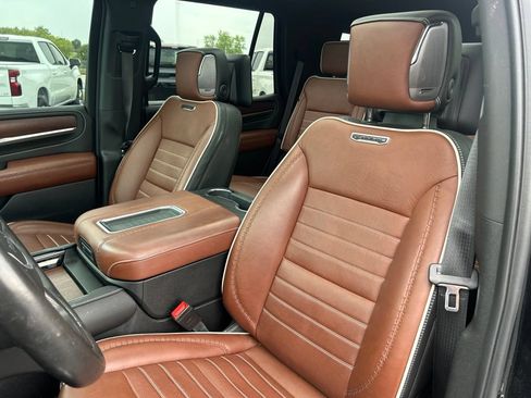 Used 2024 GMC Yukon Denali Ultimate AWD/4WD image 17