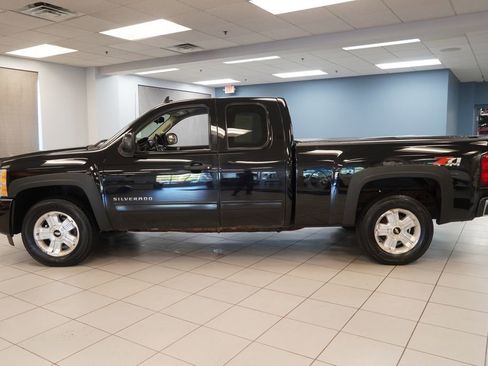 Used 2009 Chevrolet Silverado 1500 LT w/ Power Pack Plus AWD/4WD image 2