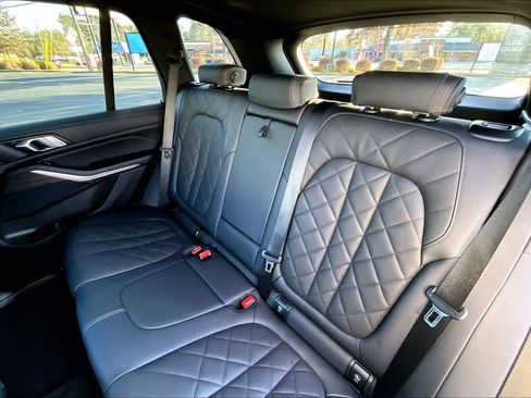 Used 2024 BMW X5 xDrive40i w/ Parking Assistance Package image 22