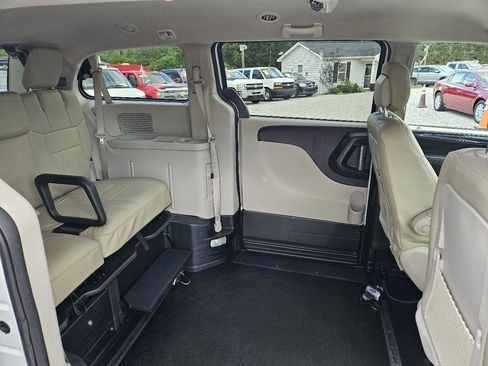 Used 2019 Dodge Grand Caravan SE w/ Power Convenience Group I FWD image 14