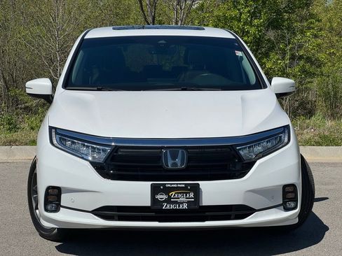 Used 2024 Honda Odyssey Elite image 2