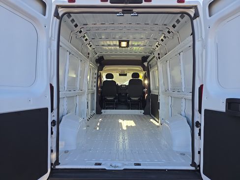 Used 2025 RAM ProMaster 2500 w/ Convenience Group image 7