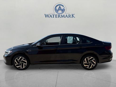 Used 2022 Volkswagen Jetta SEL FWD image 2
