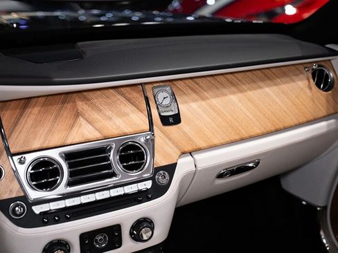 Used 2016 Rolls-Royce Dawn RWD image 12