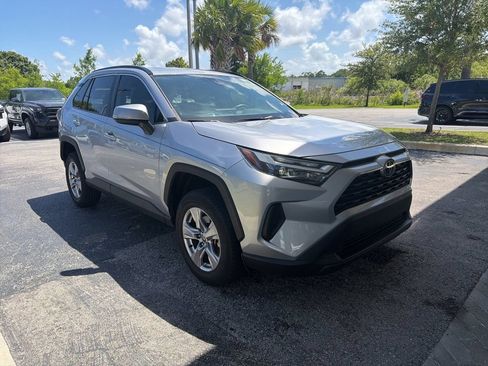 Used 2022 Toyota RAV4 XLE FWD image 2