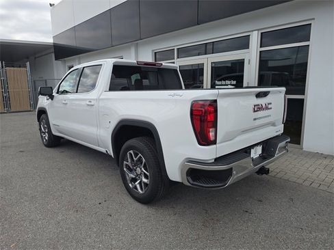 New 2026 GMC Sierra 1500 SLE w/ Preferred Package image 5