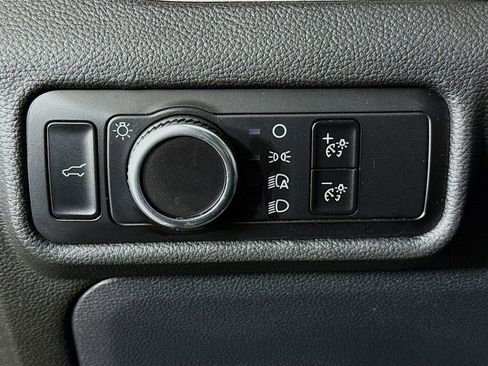 Used 2023 Ford Explorer XLT image 10