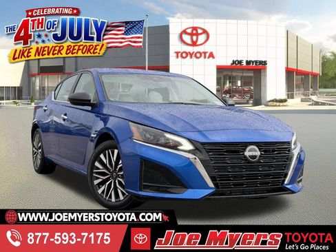 Used 2025 Nissan Altima 2.5 SV FWD image 1