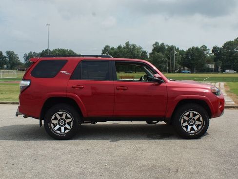 Used 2020 Toyota 4Runner TRD Off-Road Premium w/ Moonroof Package AWD/4WD image 22
