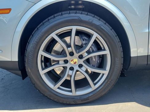 Used 2024 Porsche Cayenne Coupe AWD/4WD image 33