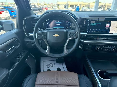 Used 2024 Chevrolet Silverado 2500 High Country w/ LPO, Dark Essentials Package AWD/4WD image 17