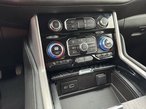 Used 2023 GMC Yukon Denali image 30