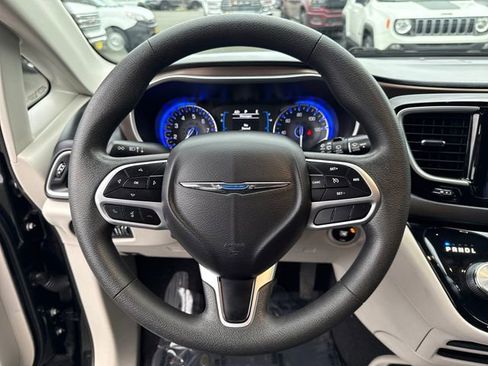 Used 2017 Chrysler Pacifica Touring Plus w/ Tire & Wheel Group image 20