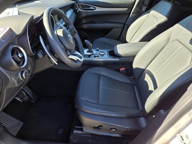 New 2025 Alfa Romeo Stelvio Sprint AWD/4WD image 6