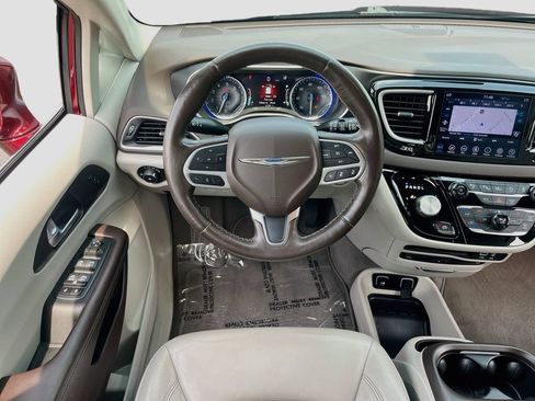 Used 2020 Chrysler Pacifica Touring-L Plus w/ Advanced Safetytec Group FWD image 22