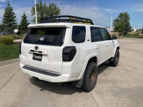 Used 2018 Toyota 4Runner SR5 Premium AWD/4WD image 3