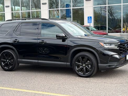 Certified 2025 Honda Pilot Black Edition image 1